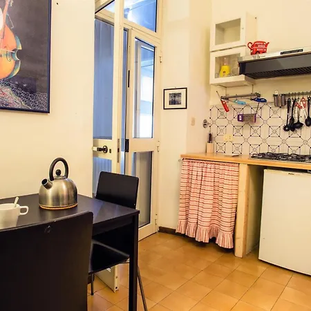 Borghese Close To Termini Station Apartment *