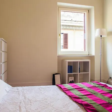 Borghese Close To Termini Station Apartment